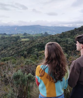 Pareja vista en Laguna de Guatavita Viajeros con Estilo